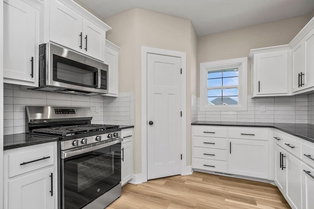 2305 LARKSPUR Lane — photo 10