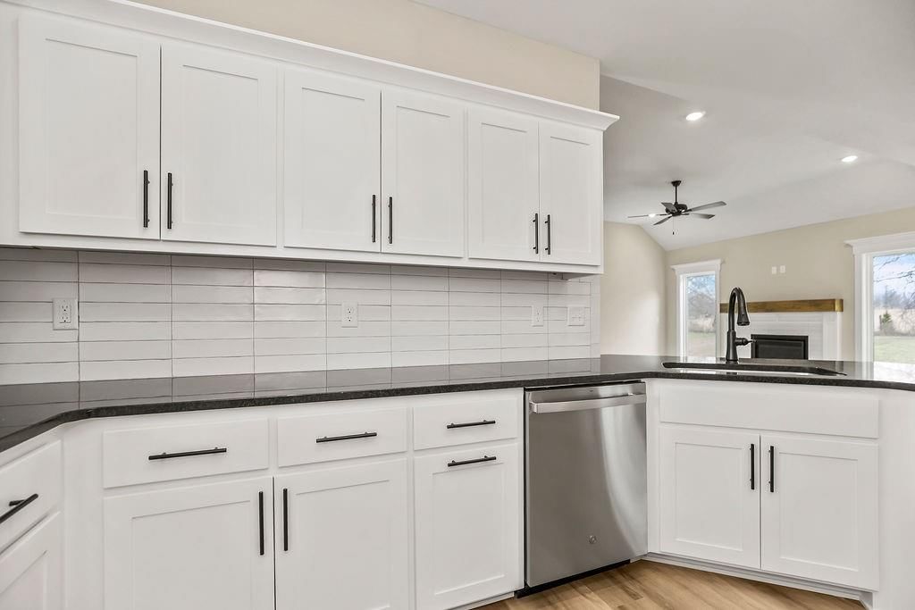 2305 LARKSPUR Lane — photo 14