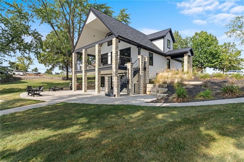 102 Angler Point, Gallatin, MO