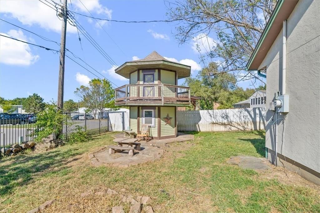 305 NW 17th Street — photo 32