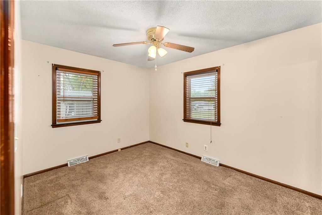 1305 S Ward Parkway — photo 15