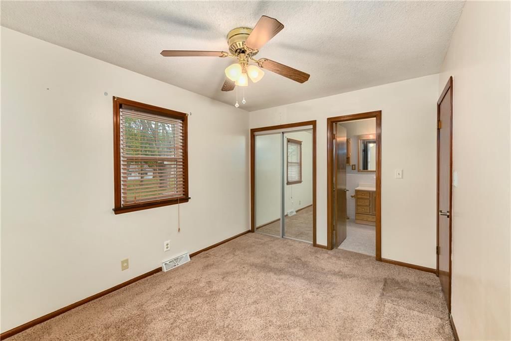 1305 S Ward Parkway — photo 16