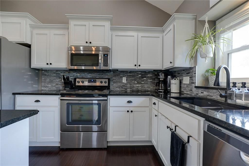 Photo 9 of 43 - 302 NE 5th Street