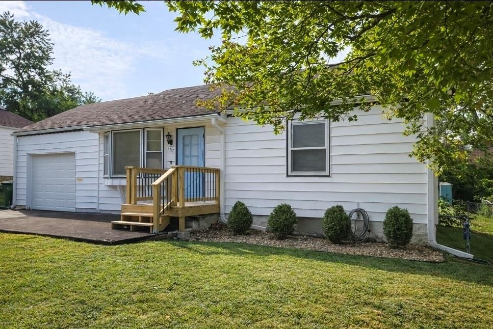 9817 E 60th Terrace, Raytown, MO