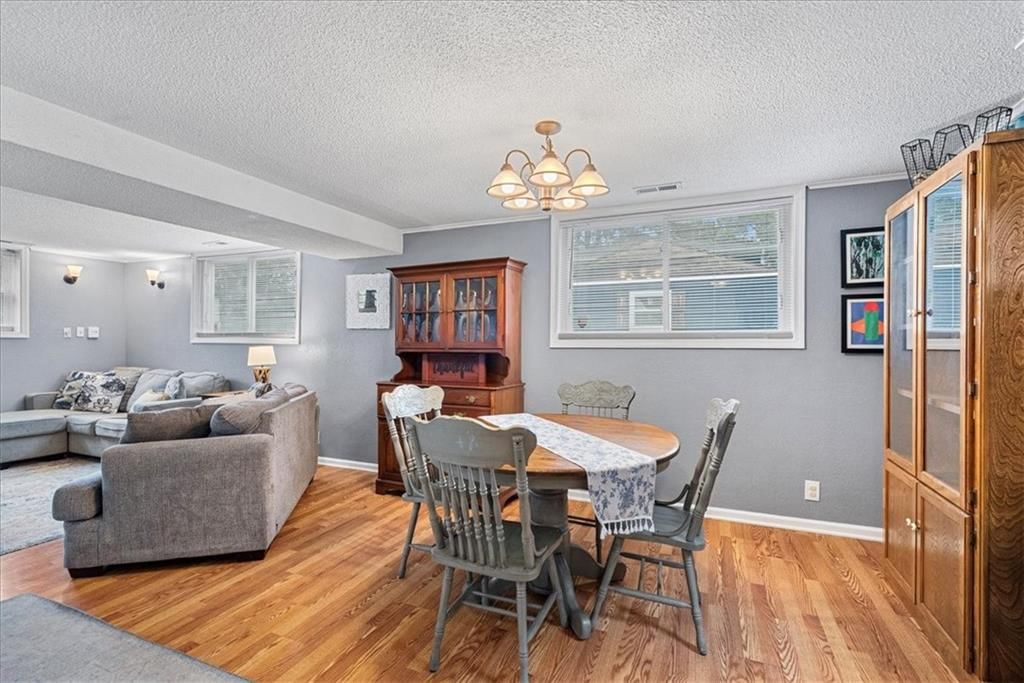 Photo 9 of 27 - 9525 Wallace Avenue