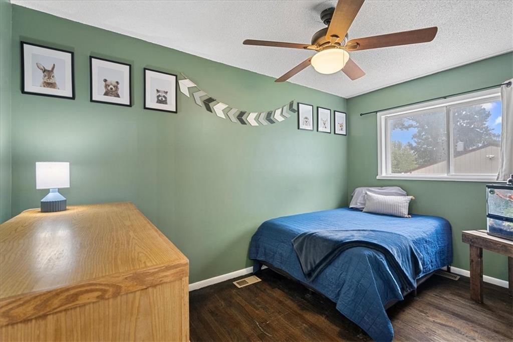 Photo 18 of 27 - 9525 Wallace Avenue