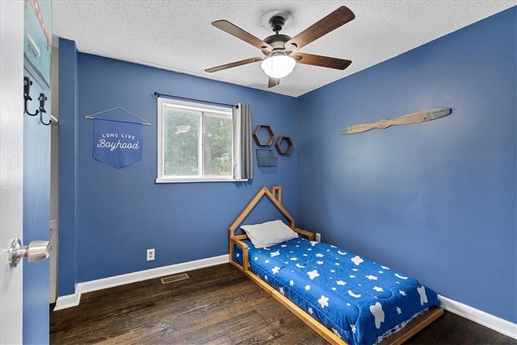 Photo 19 of 27 - 9525 Wallace Avenue