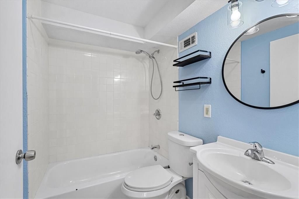 Photo 20 of 27 - 9525 Wallace Avenue