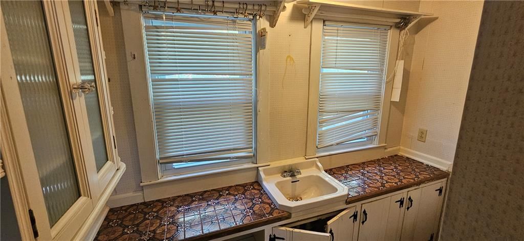 1101 W Broadway Boulevard — photo 21