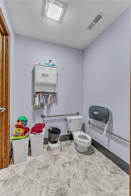 109 E Railroad Avenue — photo 33
