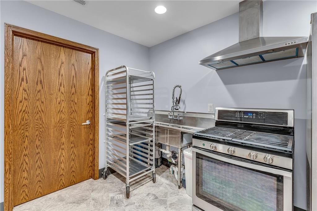 109 E Railroad Avenue — photo 45