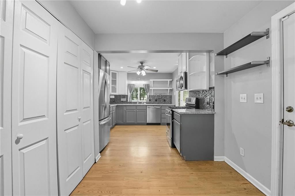 Photo 6 of 33 - 5904 Stearns Street