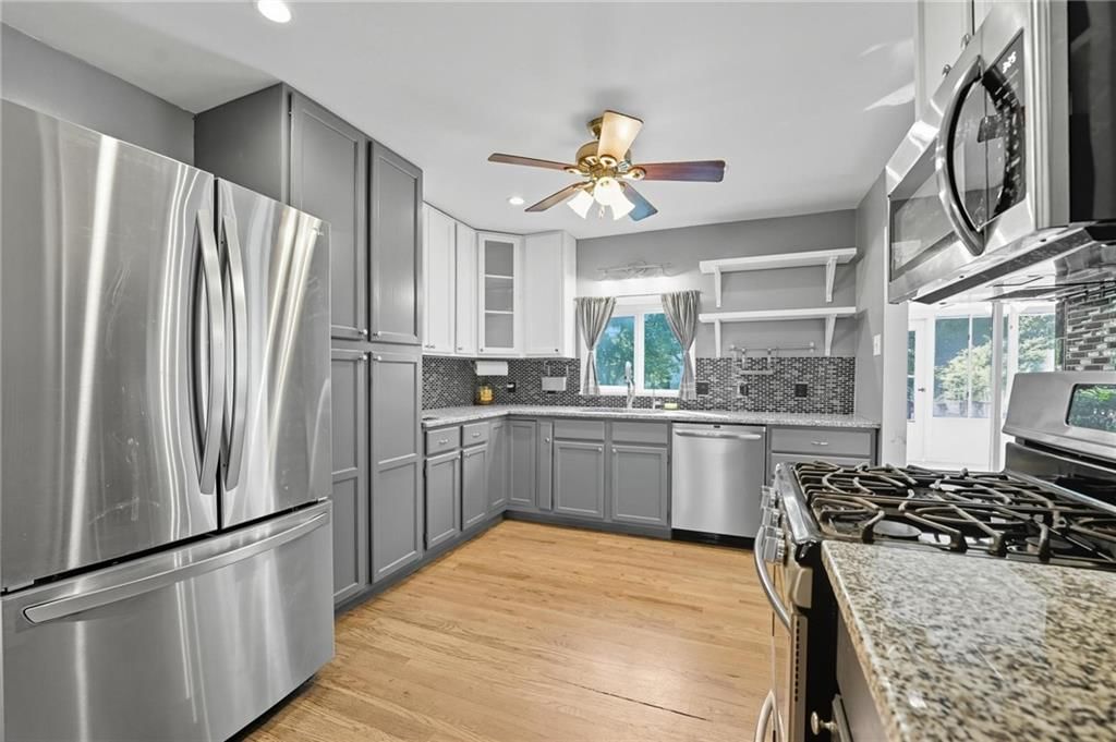 Photo 7 of 33 - 5904 Stearns Street