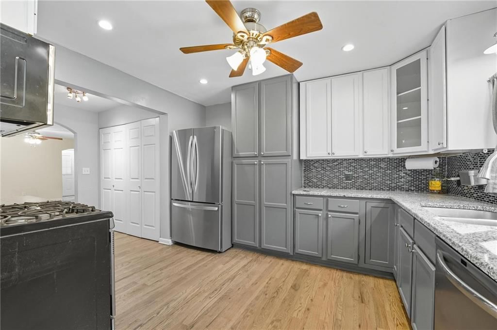 Photo 9 of 33 - 5904 Stearns Street