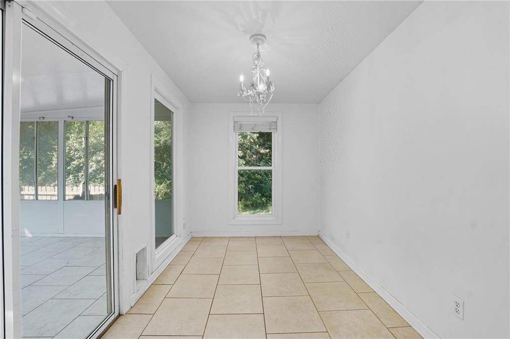 Photo 10 of 33 - 5904 Stearns Street