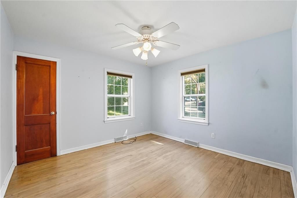 Photo 16 of 33 - 5904 Stearns Street