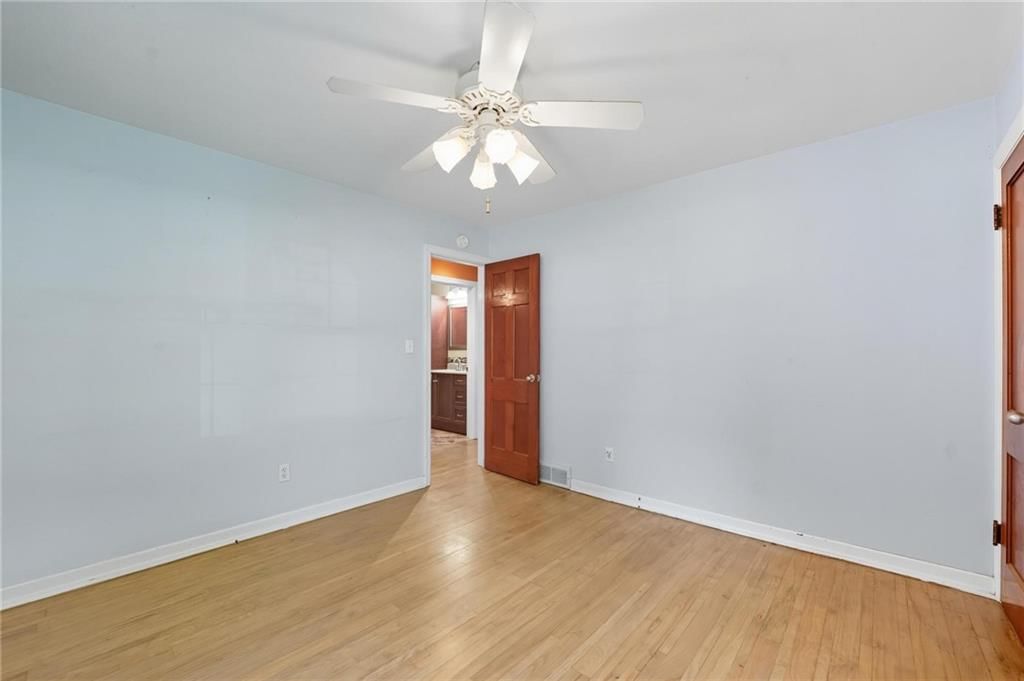 Photo 17 of 33 - 5904 Stearns Street