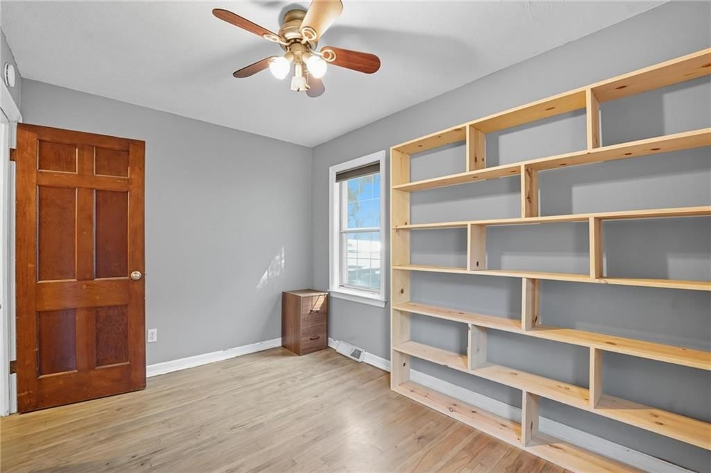 Photo 19 of 33 - 5904 Stearns Street