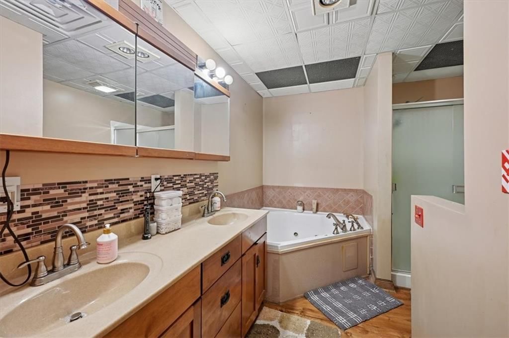 408 Delaware Street — photo 21