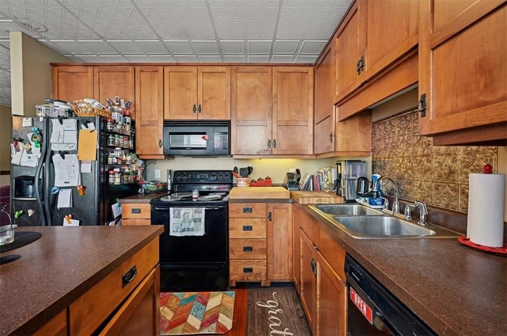 408 Delaware Street — photo 26