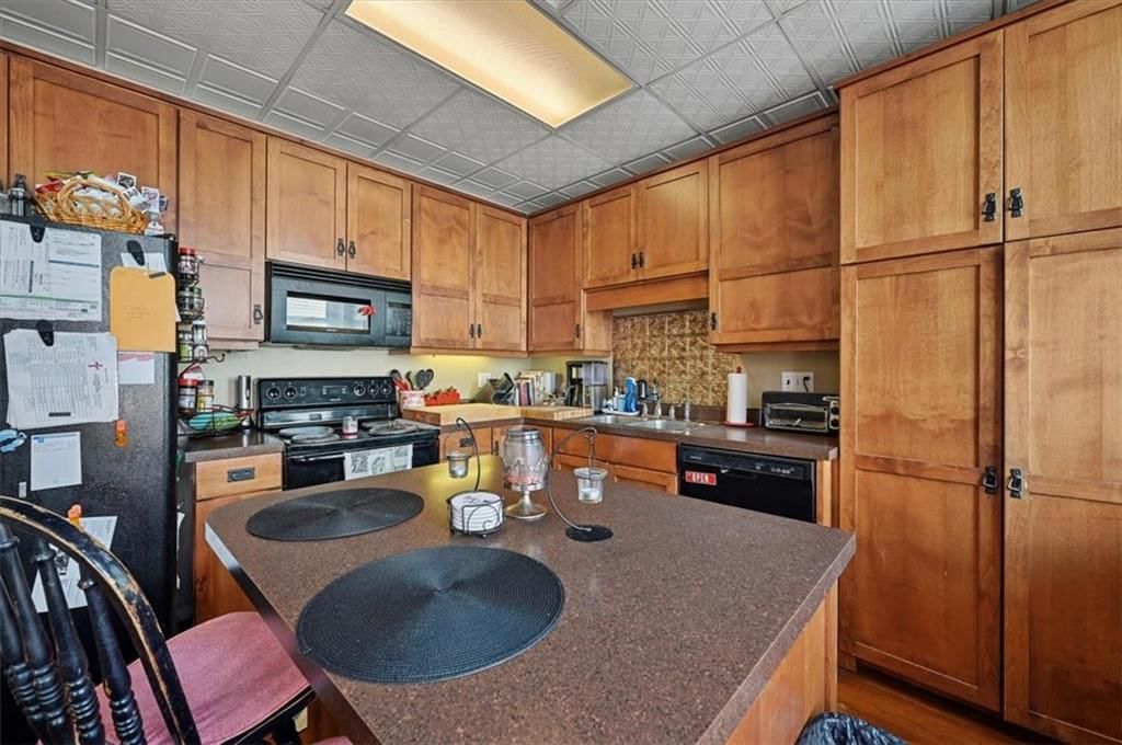 408 Delaware Street — photo 27
