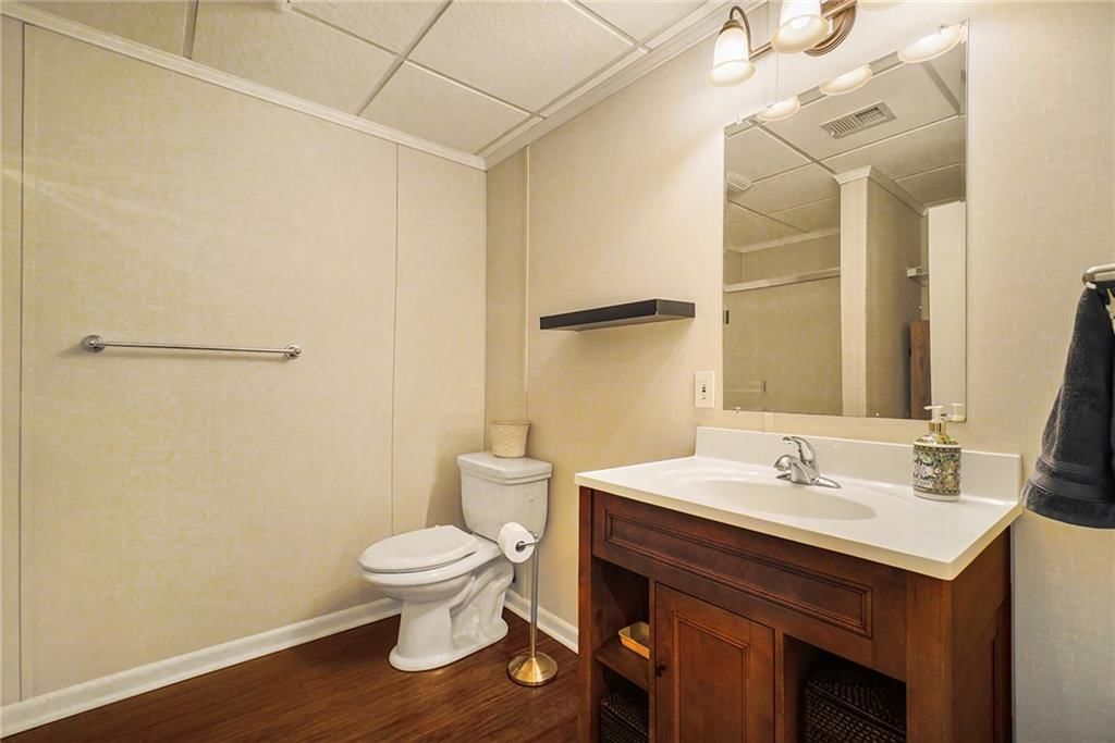 1108 W 10TH Avenue — photo 27