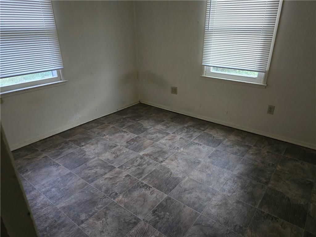 4927 Edgehill Drive — photo 8