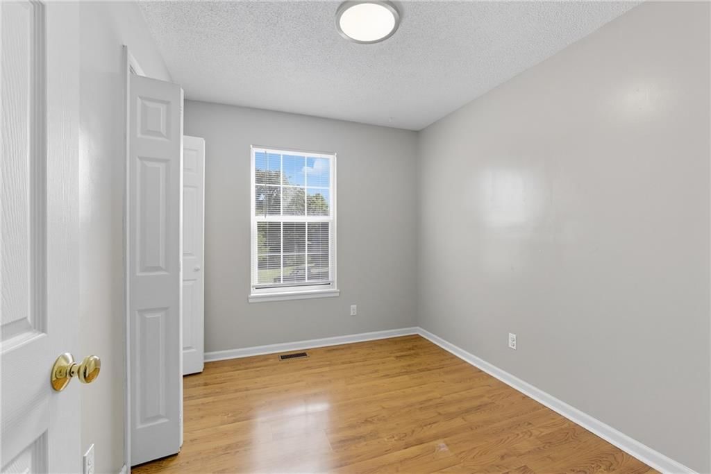 Photo 15 of 26 - 14920 Stonewood Drive