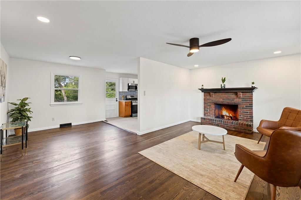 Photo 5 of 42 - 1838 N 59th Street