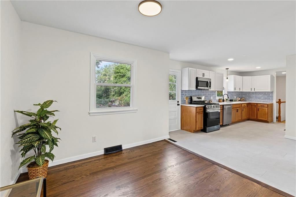 Photo 8 of 42 - 1838 N 59th Street