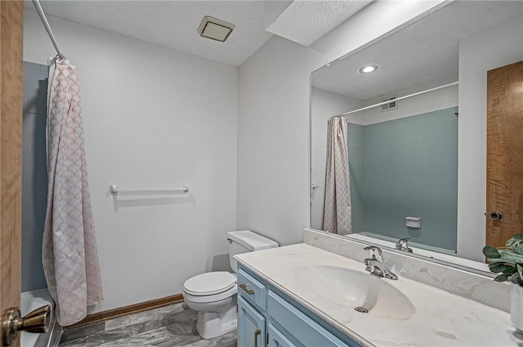 9001 W 121st Terrace — photo 35