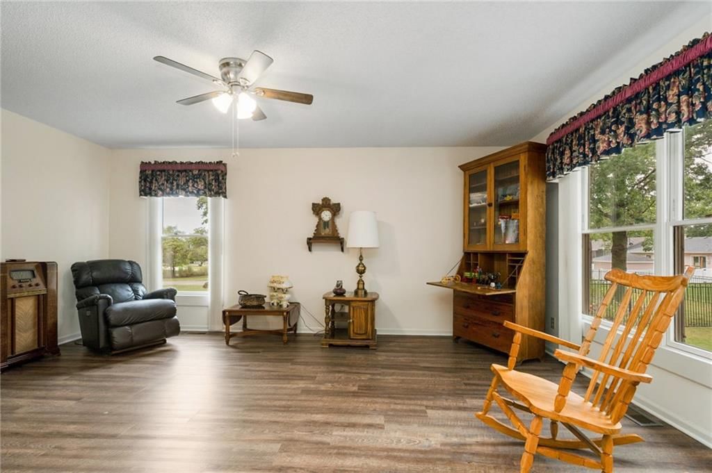 212 Edgewood Drive — photo 6