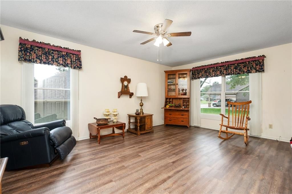 212 Edgewood Drive — photo 8