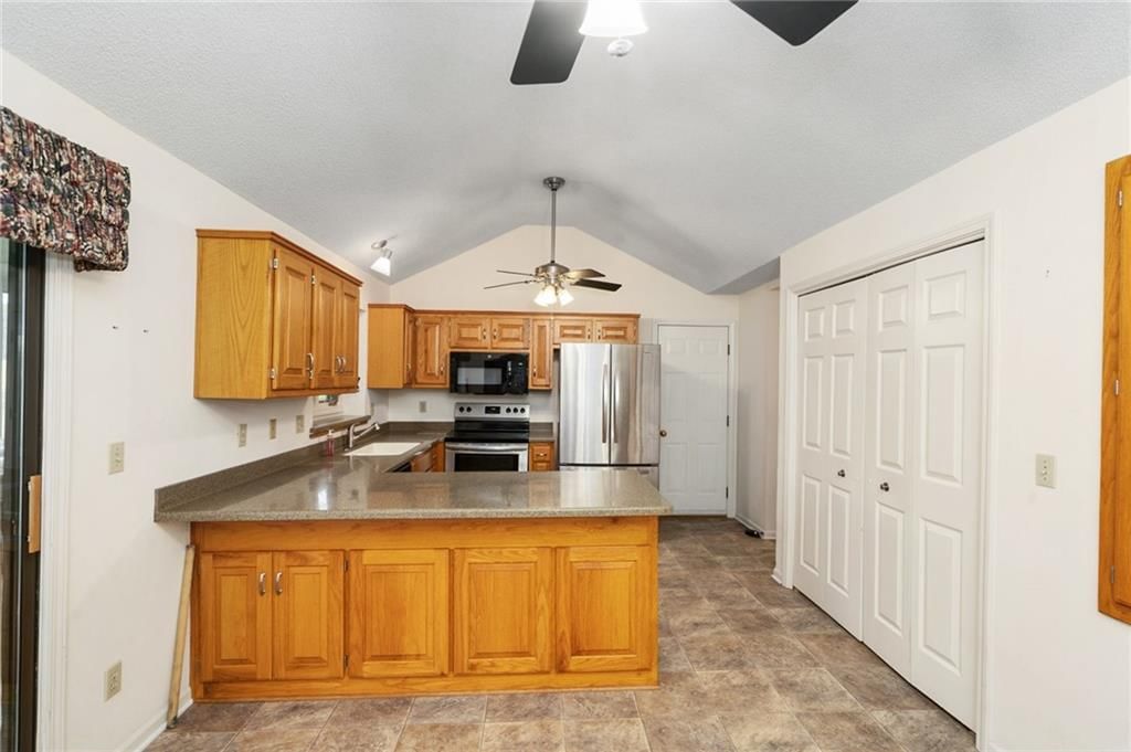 212 Edgewood Drive — photo 9