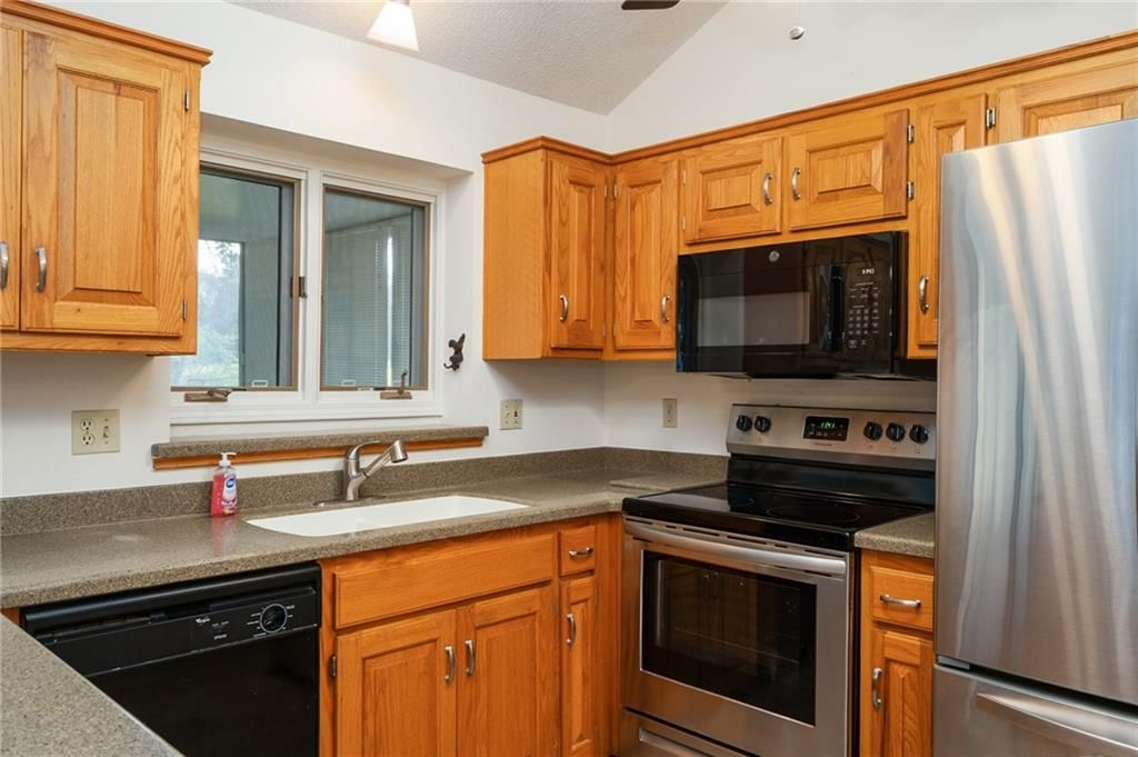212 Edgewood Drive — photo 10