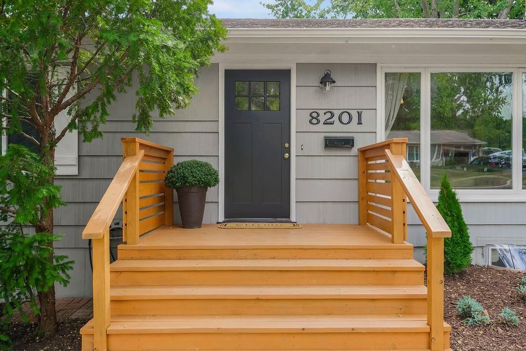 Photo 2 of 18 - 8201 W 86th Street