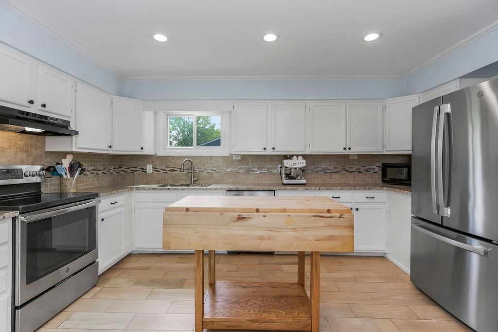 Photo 5 of 18 - 8201 W 86th Street