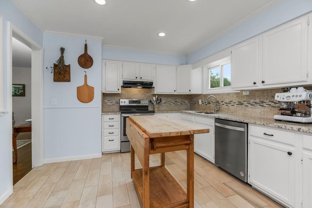 Photo 6 of 18 - 8201 W 86th Street
