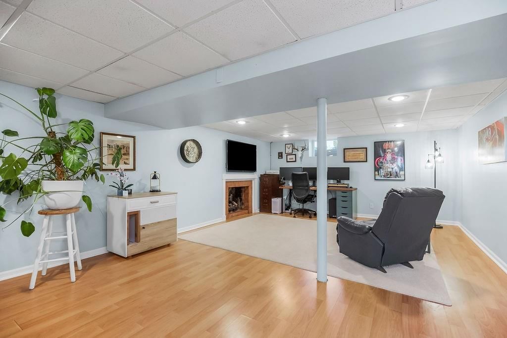 Photo 16 of 18 - 8201 W 86th Street