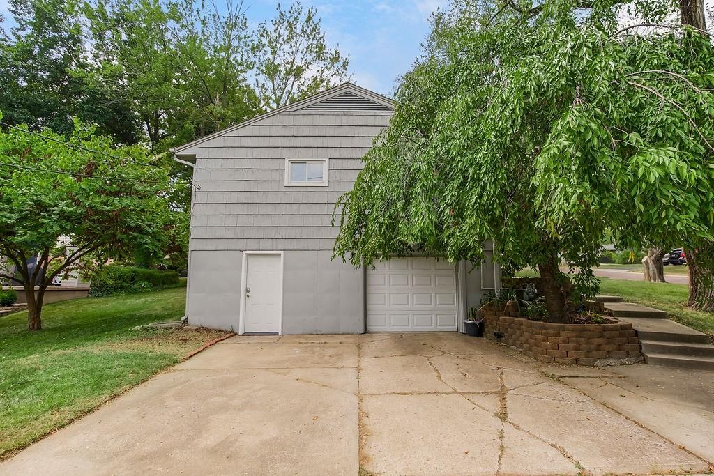 Photo 18 of 18 - 8201 W 86th Street