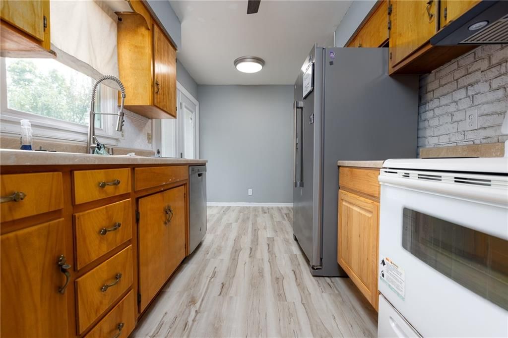 Photo 8 of 30 - 6805 NW 74TH Street