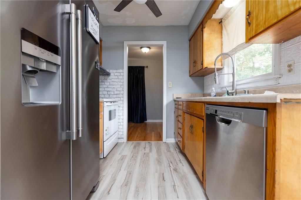 Photo 9 of 30 - 6805 NW 74TH Street