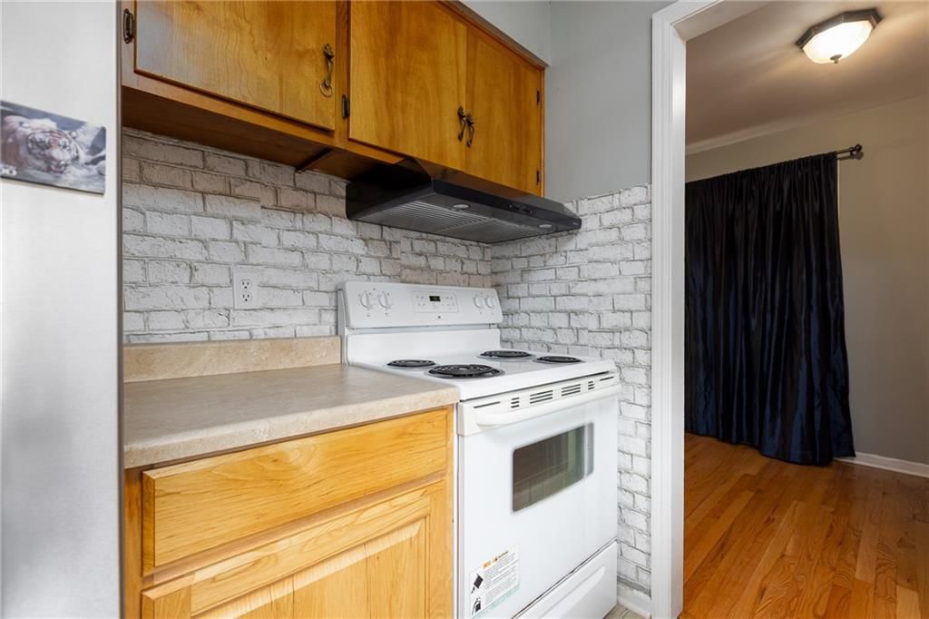 Photo 10 of 30 - 6805 NW 74TH Street