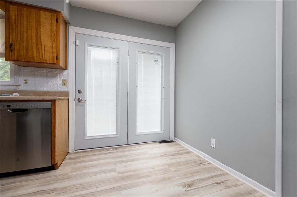 Photo 11 of 30 - 6805 NW 74TH Street