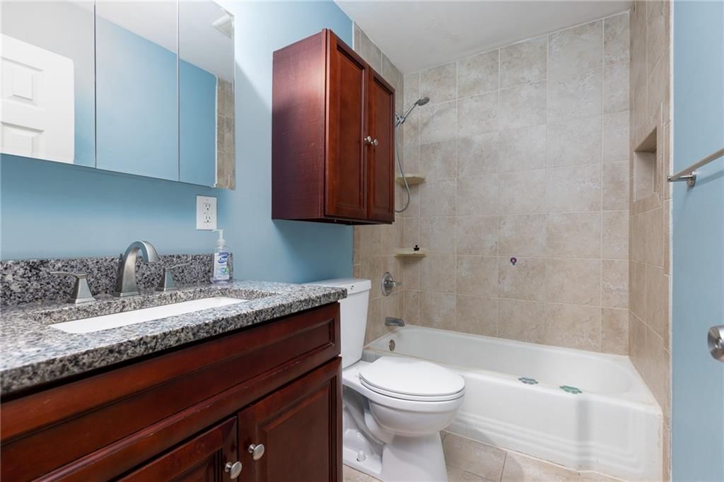 Photo 13 of 30 - 6805 NW 74TH Street