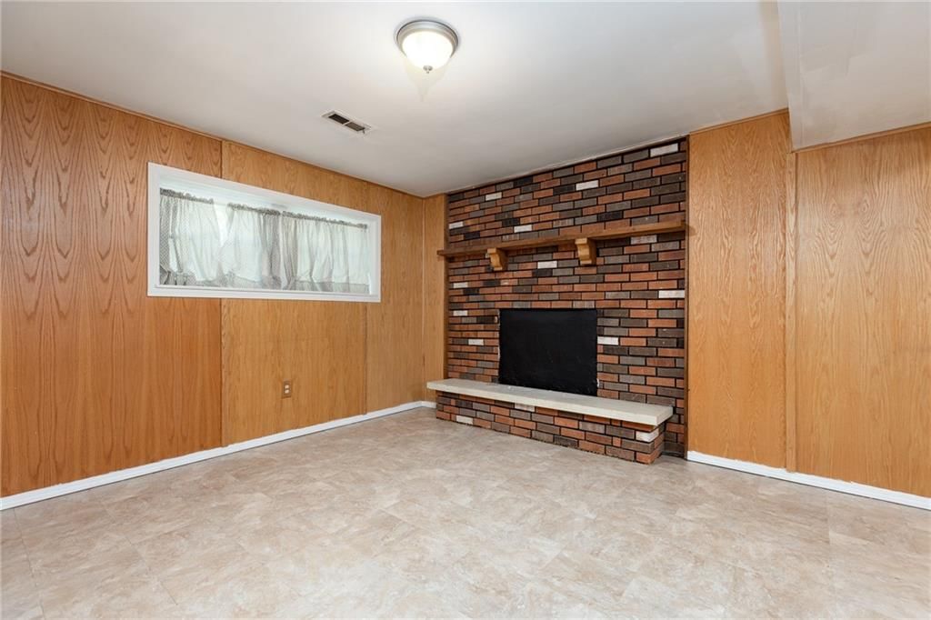 Photo 16 of 30 - 6805 NW 74TH Street