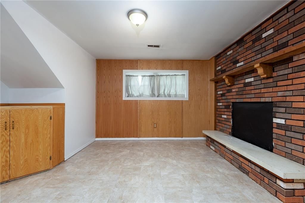 Photo 17 of 30 - 6805 NW 74TH Street