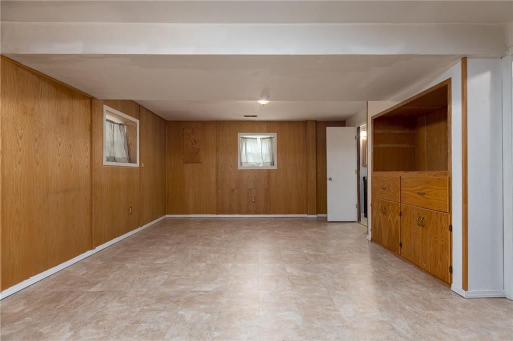 Photo 18 of 30 - 6805 NW 74TH Street