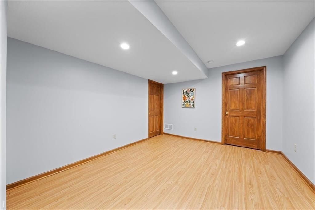 2405 W 123rd Terrace — photo 27