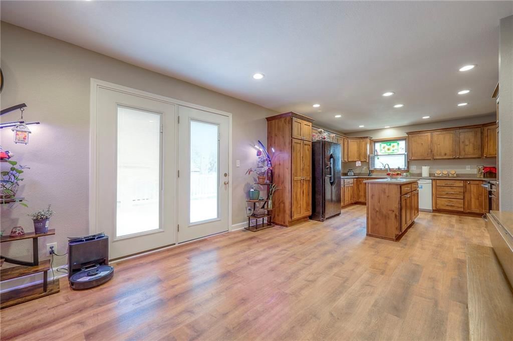 1142 S Elm Street — photo 12